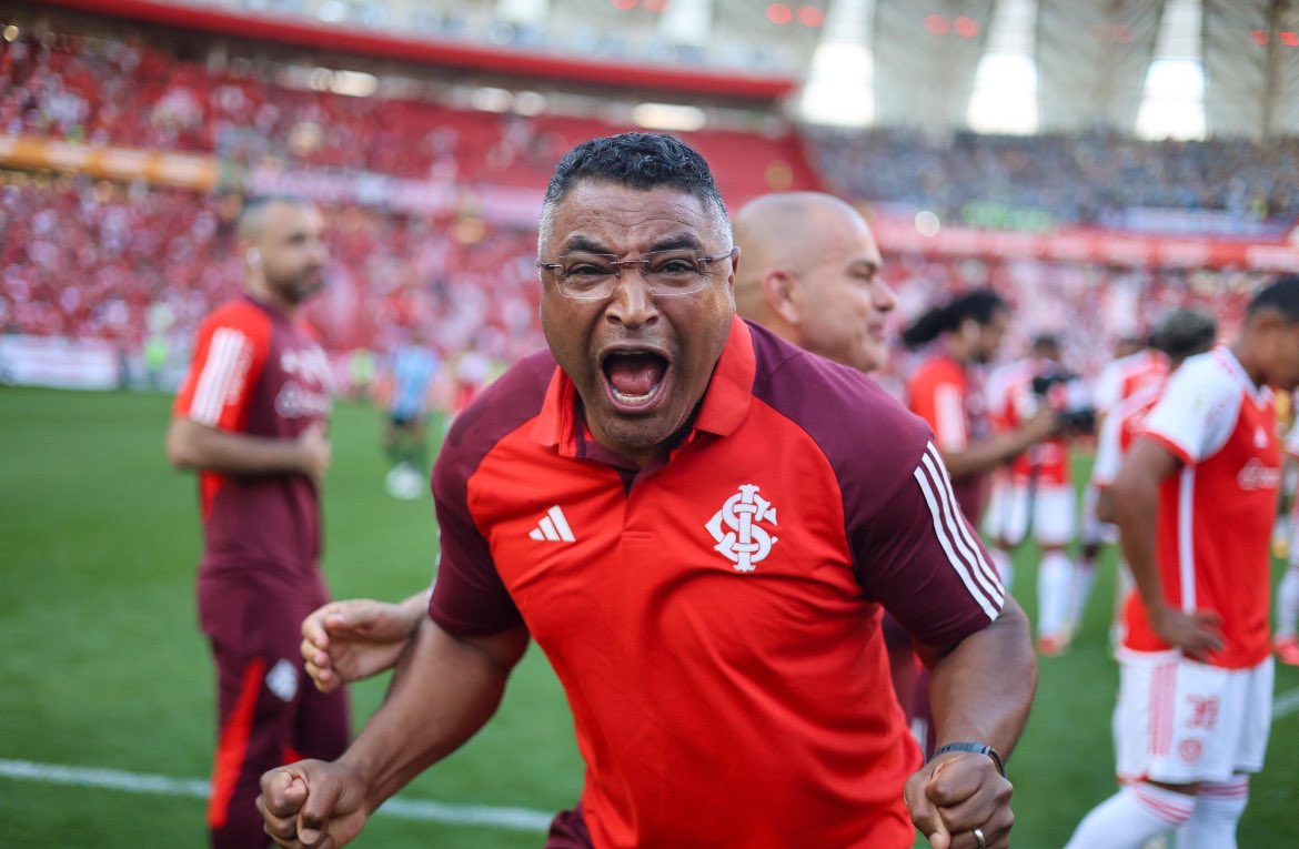 gfbpaAndre's tweet photo. Eu nunca entrei na discussão da pauta “ Roger no Sport Clube ”. Entretanto, depois de ver esta reação e comemoração contra nós, é Dever do Conselho Deliberativo, inclusive o Meu, como Conselheiro, pedir a Exclusão do Roger da Calçada da Fama, que homenageia os grandes Atletas. https://t.co/S0Csqgzf1K