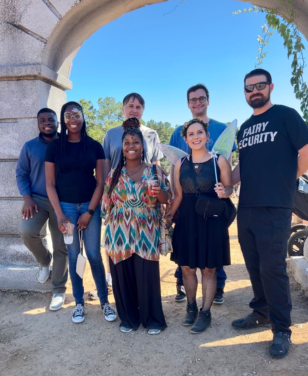 The van Hooligans had a great time at #renfest! Texas graced us with some beautiful weather ☀️