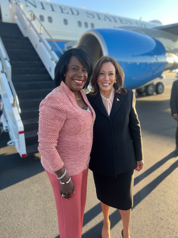 Cherelle Parker (@peopleforparker) on Twitter photo Truly an honor to welcome <a href="/KamalaHarris/">Kamala Harris</a> to Philadelphia today. We talked about how important this election is and everything we are doing to turn out Philly! #OnePhillyAUnitedCity Truly an honor to welcome <a href="/KamalaHarris/">Kamala Harris</a> to Philadelphia today. We talked about how important this election is and everything we are doing to turn out Philly! #OnePhillyAUnitedCity