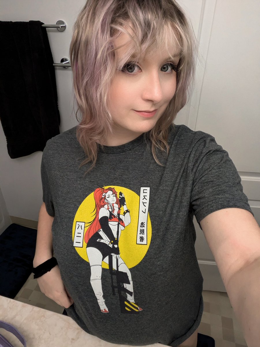 mybunnywaifu's tweet image. Repping my @CosplayDeviants @boardinker shirt 💕