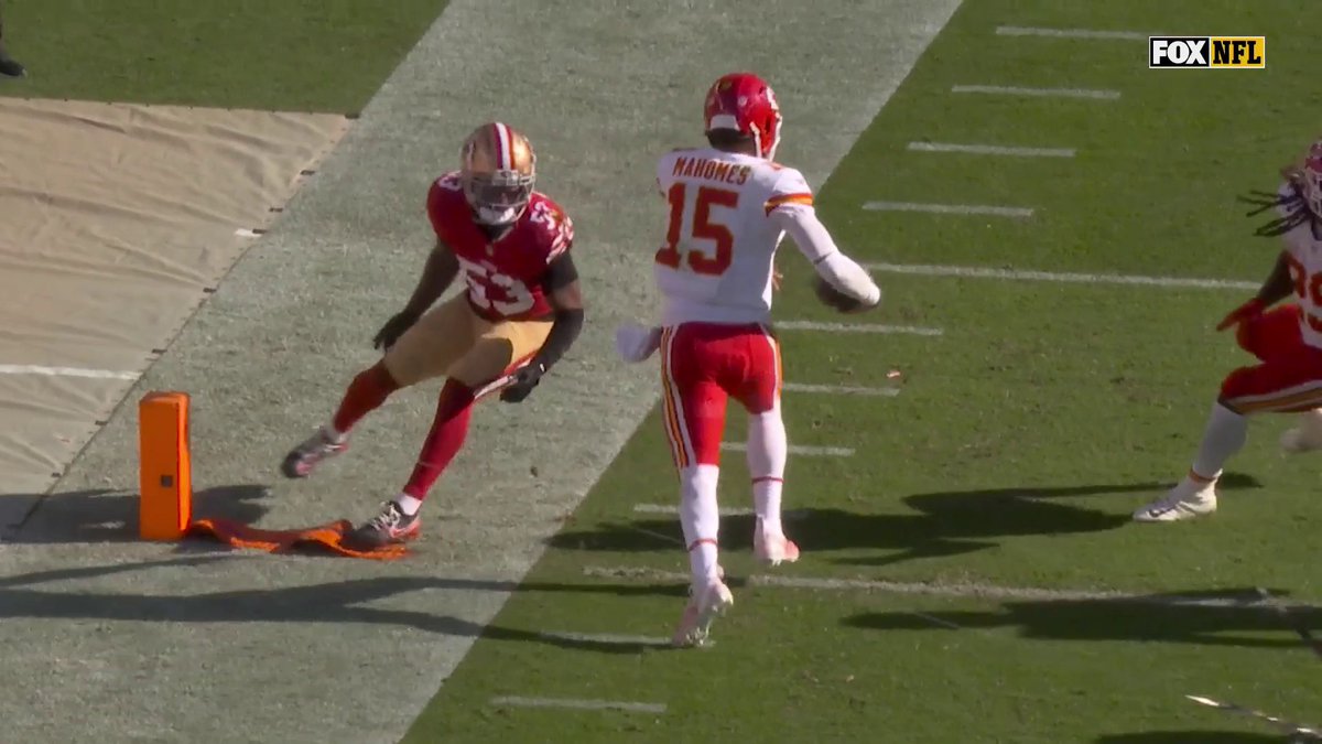 NFLonFOX's tweet photo. Mahomes doing Mahomes things https://t.co/9OcKAHlUzM