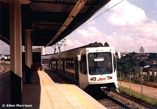 SeanSafyre's tweet image. Did you know that the @trimet Type 1 MAX train is actually a licensed variant of the Cobrasma Type 68?
It's eerie how similar these trains are!
Anyone want to help me dive down the rabbit hole of Portuguese Transit Blogs and Wiki pages? 😅
*none of these images are mine