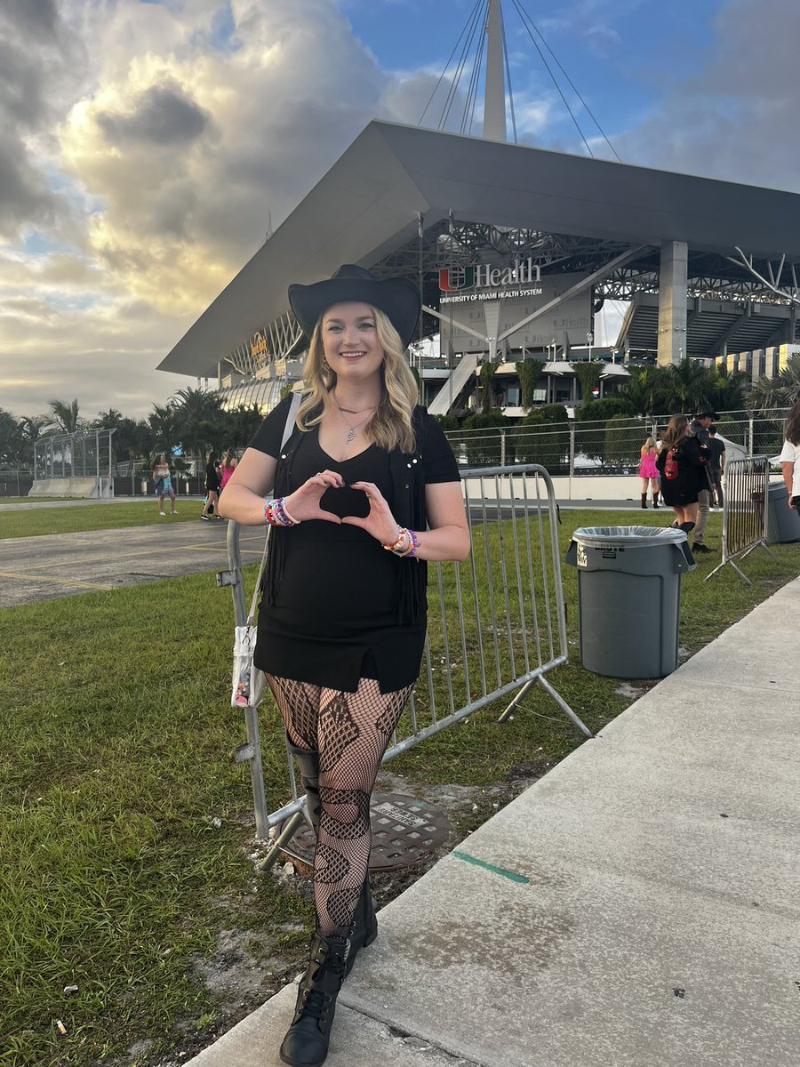 folklauren 🖤🪶🤍 tweet media