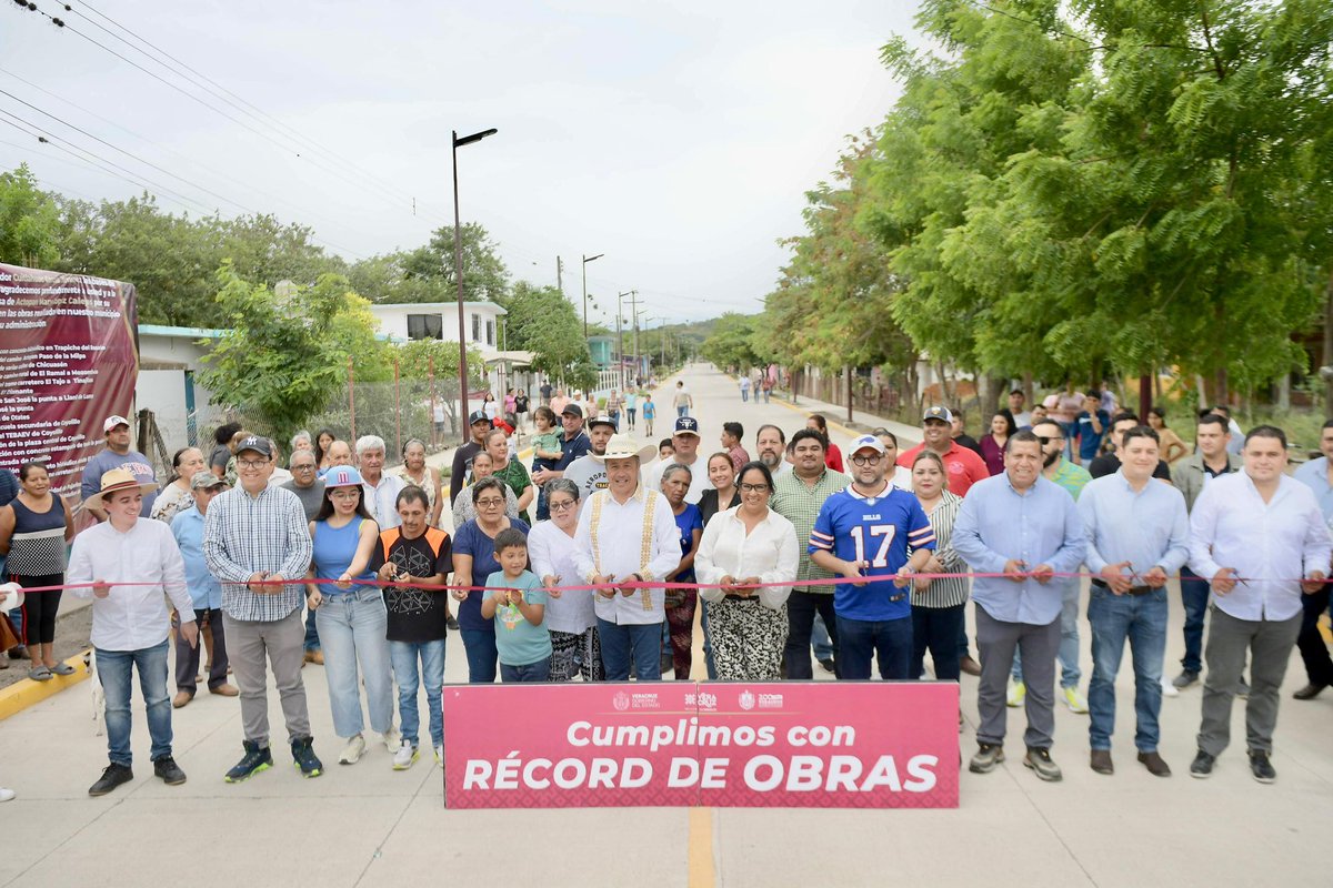 CuitlahuacGJ's tweet photo. Dominguito de inauguraciones de obras en Actopan, estuvimos cortando el listón de la pavimentación con concreto hidráulico de la vialidad “Benito Juárez” en la localidad de Mozomboa.

Nos llena de orgullo corresponder a la confianza que nos dio el pueblo veracruzano, amor con amor se paga.