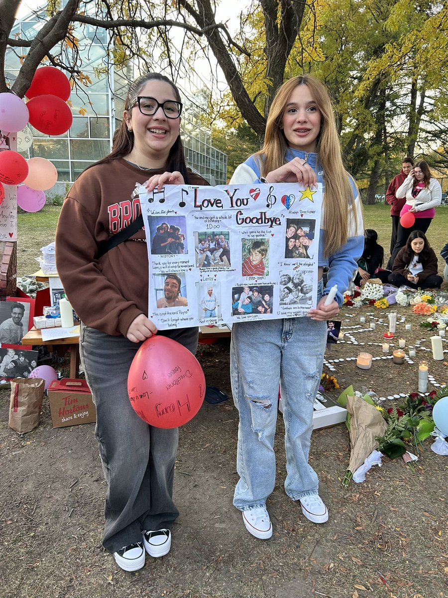 lemiregamer's tweet photo. RIP Liam Payne, a beautiful moment and love with all the fans ❤️💐#liampaynemtl #1d #liampayne #OneDirection #mtl #canada #fyp https://t.co/X1S199SuvB