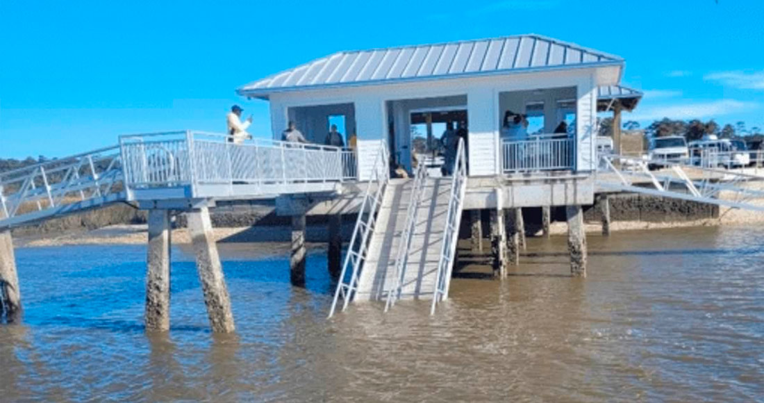 ednp_org's tweet photo. #UltimoMinutoEDA | Un derrumbe en el muelle de la isla Sapelo de Georgia deja siete muertos y convirtió una celebración en tragedia. 

Ahora se está llevando a cabo una investigación.

edaradio | informa 
Síguenos @estrelladigitalatl 

#ga #news ##noticias #tormentas #frio https://t.co/9XPAdAexqo