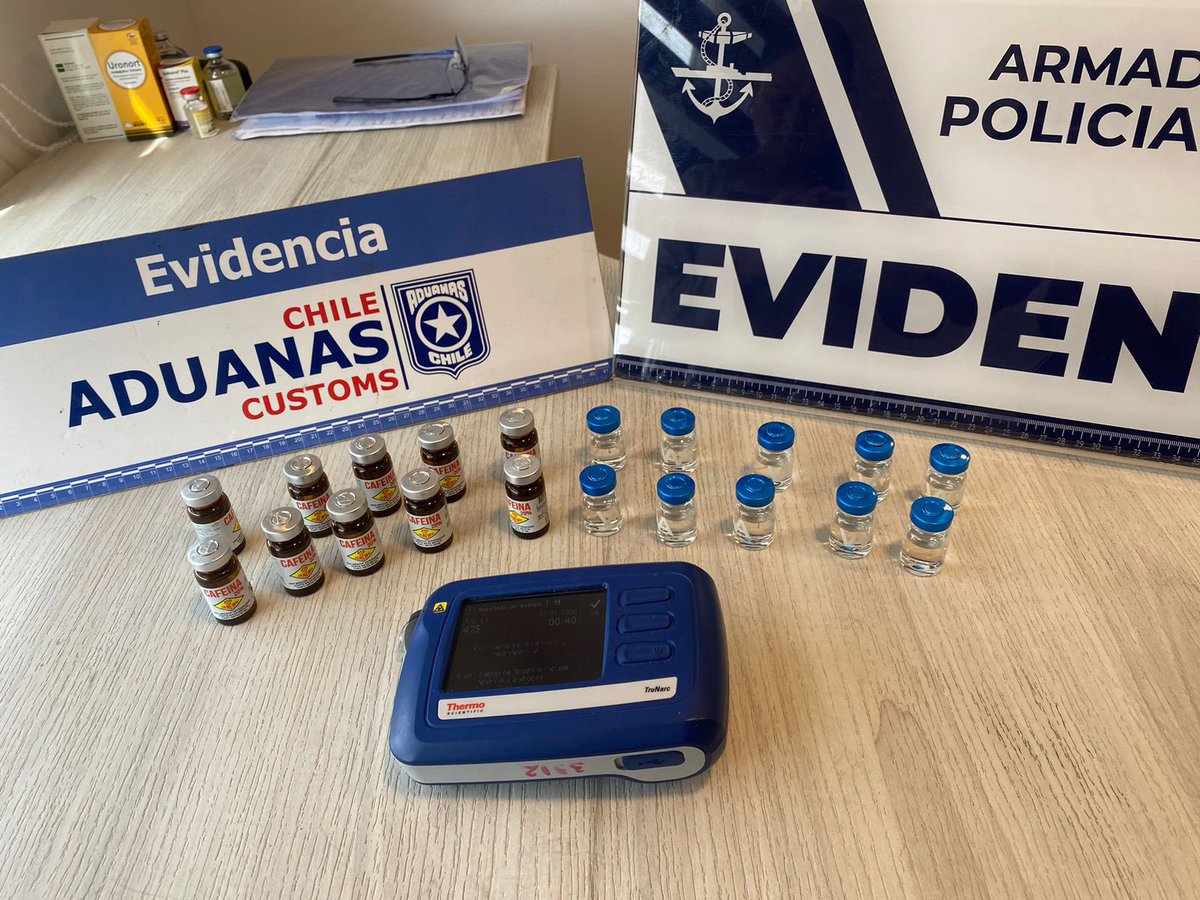 DGTM_Chile's tweet photo. La Policía Marítima de la Capitanía de Puerto de #Chaitén y @AduanaCL incautaron 20 frascos de Fentanilo en la Rampa Toninas y detuvieron a 2 imputados, quienes fueron llevados ante el Juez de Garantía para su control de detención.

#AutoridadMarítima
@Armada_Chile https://t.co/YnE5MOKaq0
