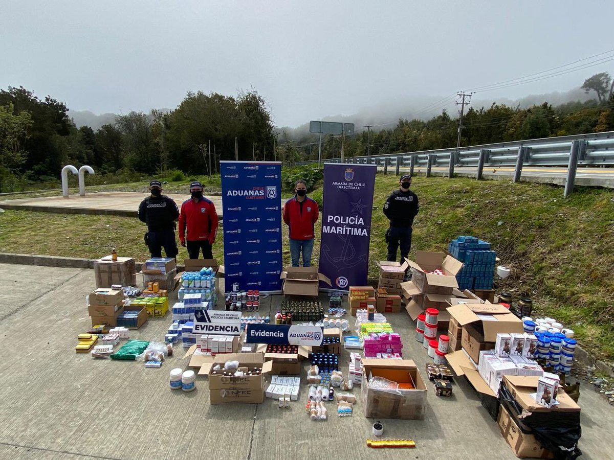 DGTM_Chile's tweet photo. La Policía Marítima de la Capitanía de Puerto de #Chaitén y @AduanaCL incautaron 20 frascos de Fentanilo en la Rampa Toninas y detuvieron a 2 imputados, quienes fueron llevados ante el Juez de Garantía para su control de detención.

#AutoridadMarítima
@Armada_Chile https://t.co/YnE5MOKaq0