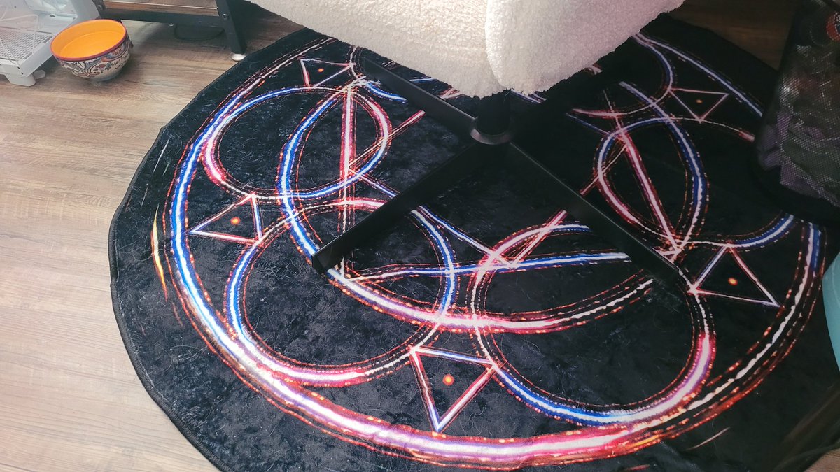 Hyskari's tweet photo. new rug came in https://t.co/O1DaldYF36