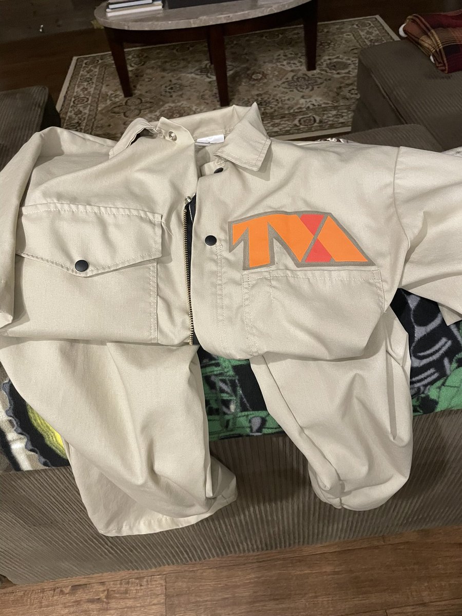 lisaweberobrien's tweet image. Making good progress with my Halloween costume. 🎃 
#Marvel #TimeVariant #Loki