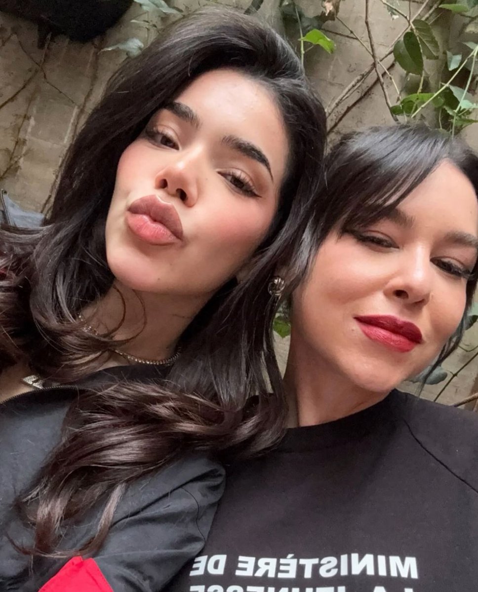 KeninisMx's tweet photo. Kenia OS junto a Denisse Guerrero de ‘Belanova’. ¡Sorpresas en camino! 🩷 https://t.co/ZxgppsRdhl