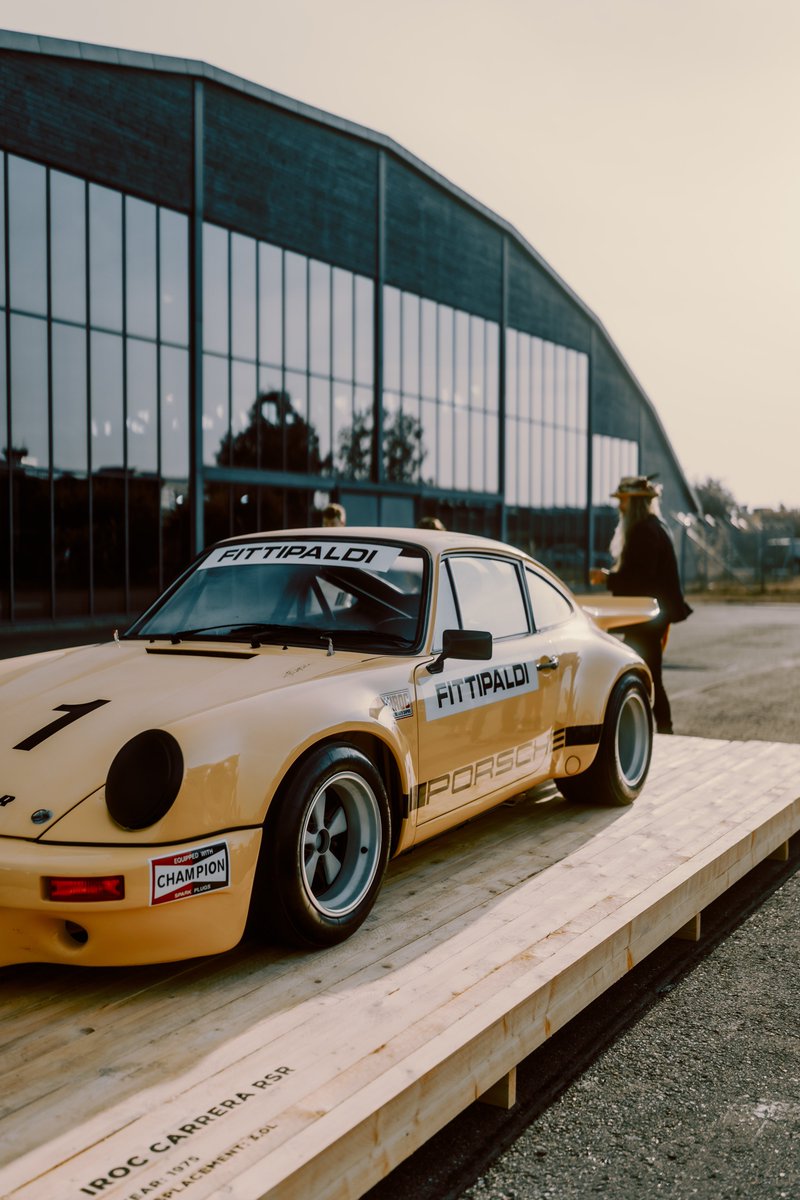 mikecrawat's tweet photo. Pablo Escobar’s ex 911 @Porsche https://t.co/JtE7oscHH7