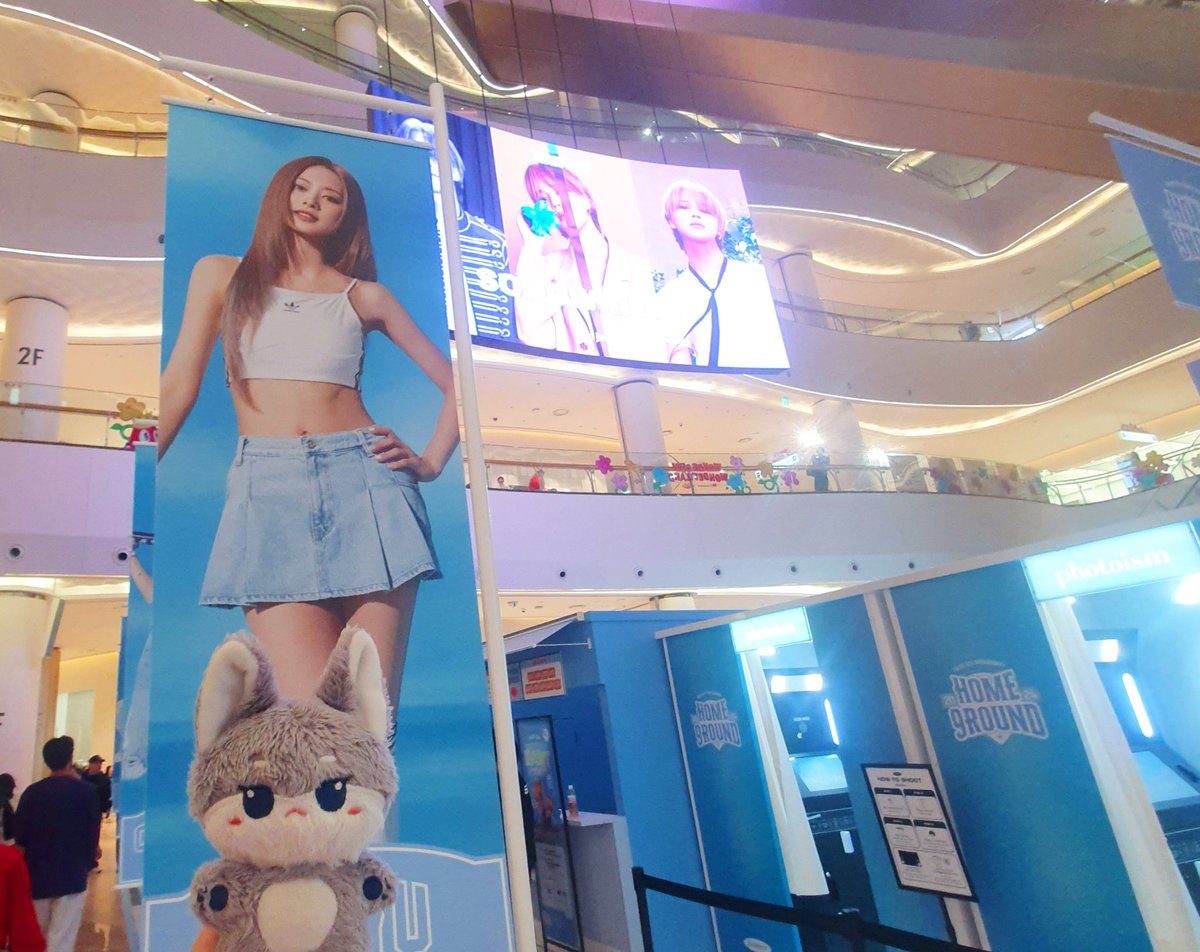 🐺🍭💙
#9YearsTogetherWithTWICE