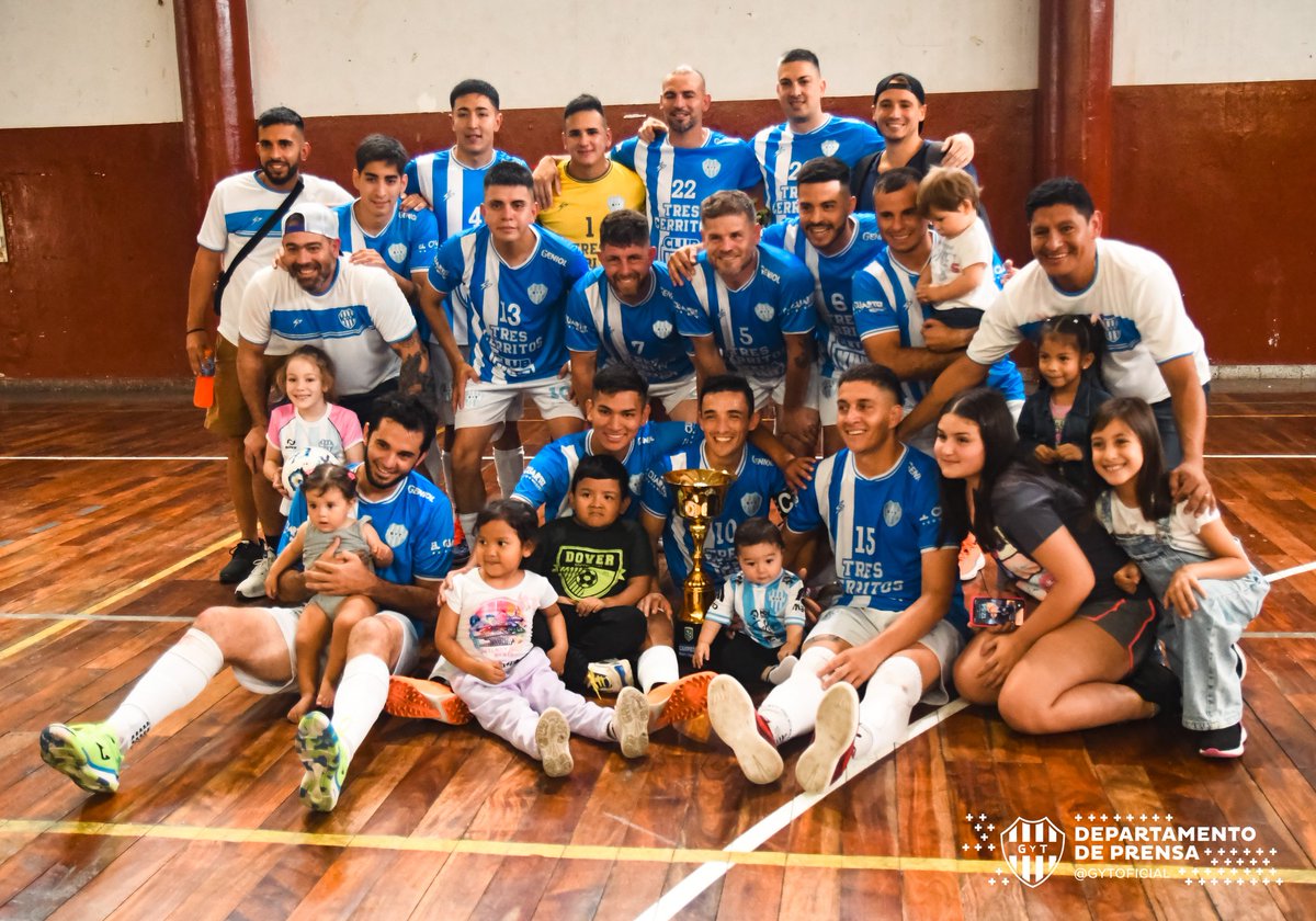 gytoficial's tweet photo. #Futsal || El Albo ganó el Regional y clasificó al Nacional de Clubes que se disputará en Diciembre en Tierra del Fuego. 

Venció por penales a #ElTribuno tras igualar 1-1 en el tiempo reglamentario con gol de David Gambini.  Leandro Nuñez atajó tres disparos desde el punto penal.

#VamosAlbo 🤍💙🤍