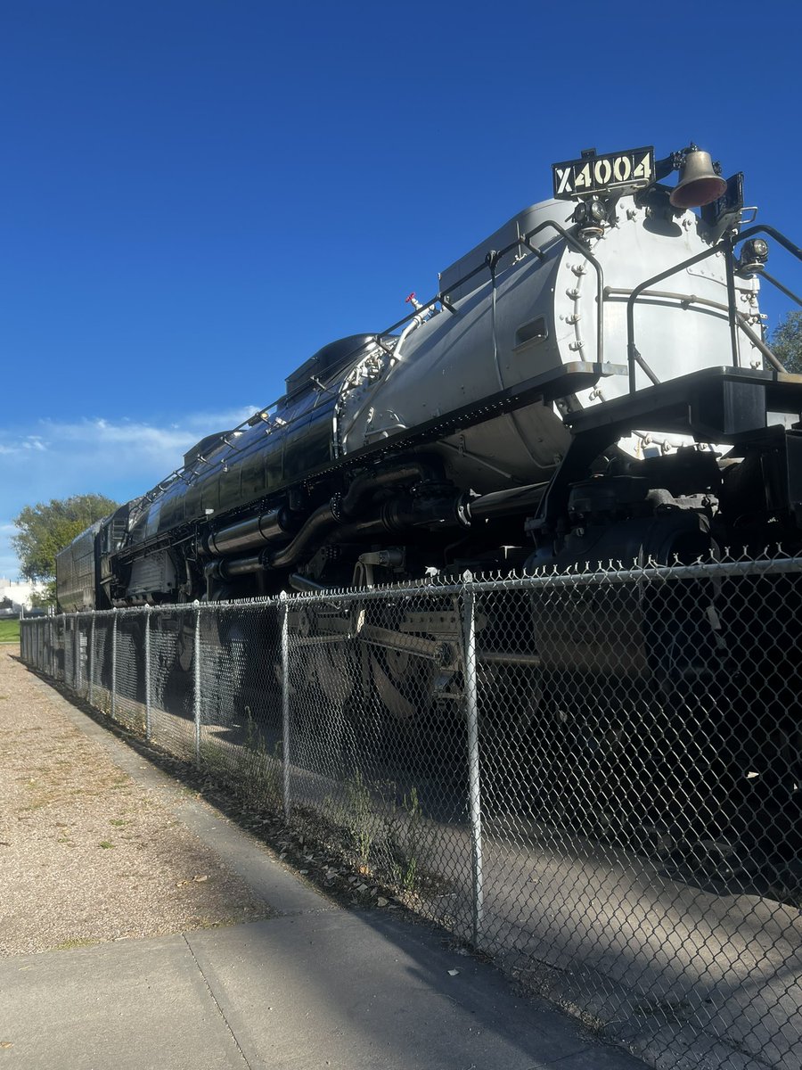 jenny_jangles's tweet photo. @scottwestacre So cool! There is one that is parked in Cheyenne, Wyoming and it’s a beast. If you ever get the chance to see it in person, it’s worth it! https://t.co/pS4tuluNnK