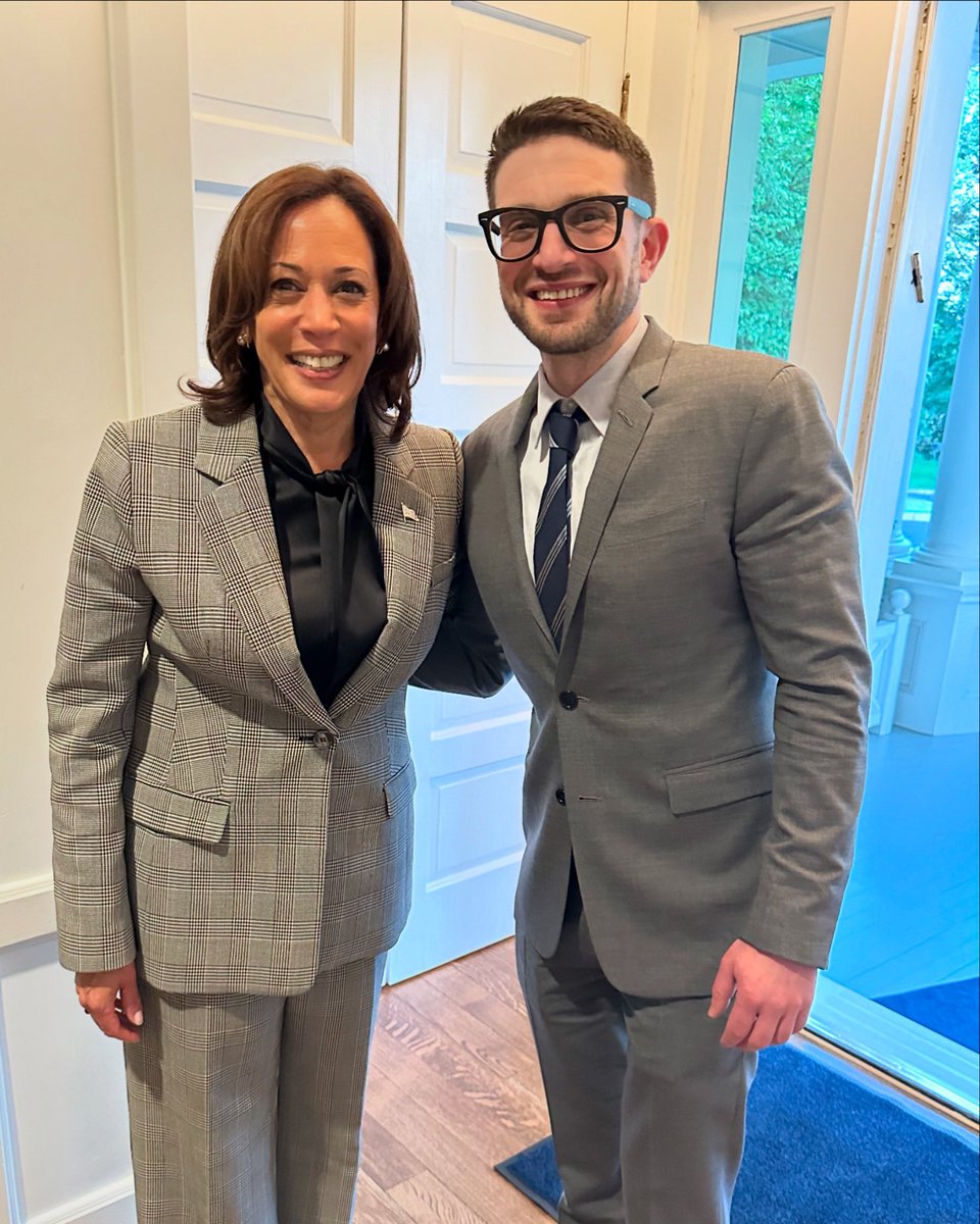 AlexanderSoros's tweet photo. Happy birthday to an American hero! Madam VP, @KamalaHarris 🎂🎉🇺🇸🗽 https://t.co/or5qY8my7f