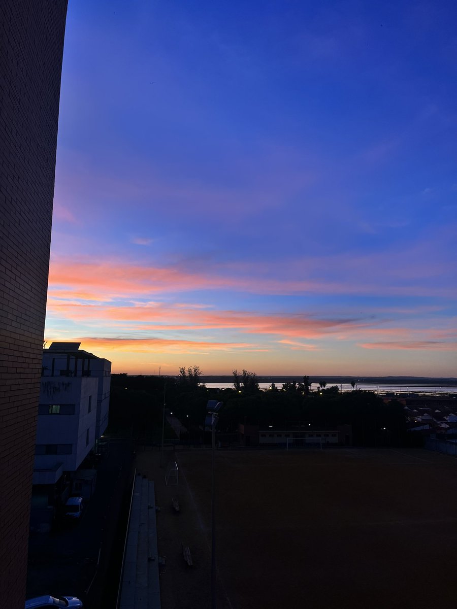 el cielo se puso bonito por que fue tu cumpleaños✨