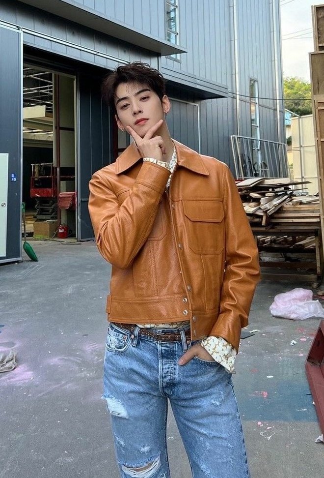 chaeunwoodaily's tweet photo. #ChaEunWoo | #차은우 
240921 @CHAEUNWOO_offcl https://t.co/LlFBKfVUDK