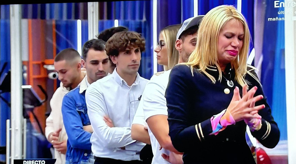 jasmina2802's tweet photo. Que pandilla de sádicos e insensibles con caras de asco y aburrimiento mientras Vanessa se derrumba. 

Claro,ella no puede llorar porque según ellos se lo ha buscado. Personas como Vanessa no pueden estar afectadas.

Esa es la actitud de una manada de cagados y cobardes. 
#GHDBT7 https://t.co/X9QVZJ1fgt