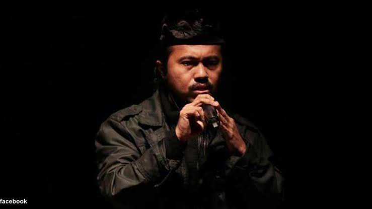 Seburuk-buruknya dunia, ia adalah batu loncatan menuju akhirat. Jangan salahkan dunia. Tapi, cermati ulang cara kita meloncat.

Candra Malik -