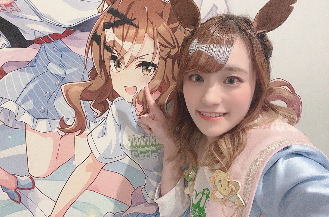 yuri_f_shibainu's tweet photo. #ウマ娘クルクル幕張公演 ゴールインっ！

ジャングルポケット役として出走させていただきました💚💛

至らぬ点ばかりでしたが、皆さまに支えられなんとか乗り越えることができました…

素敵なスタッフ・キャストの皆さま
そしてトレーナーさんへ、心からの感謝を。

次は大阪でお会いしましょう☺️💫 https://t.co/FgRpnLtz4V