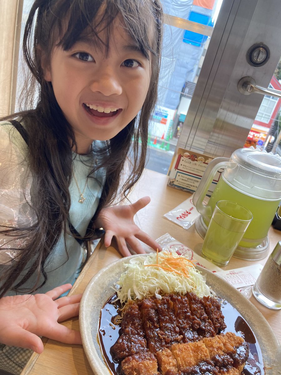 kumagai_mio's tweet image. 秋だね～🍁🍂
色々おいしいけど…

ミオはやっぱり、読書の秋だっちね～！👍🏻📚📖´-

 #読書の秋
#熊谷実音#くまがいみお#Mio#キッズモデル #kidsmodel #japanese
#パニパニパイナ3 #パニパニおうえんだん#モデルになりたい#アイドルになりたい#声優になりたい