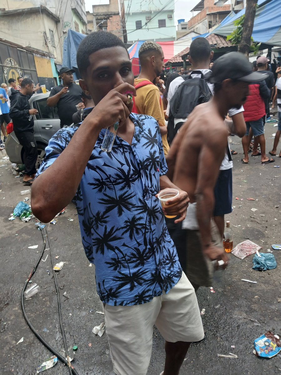 Paz o jacaré 😁😅