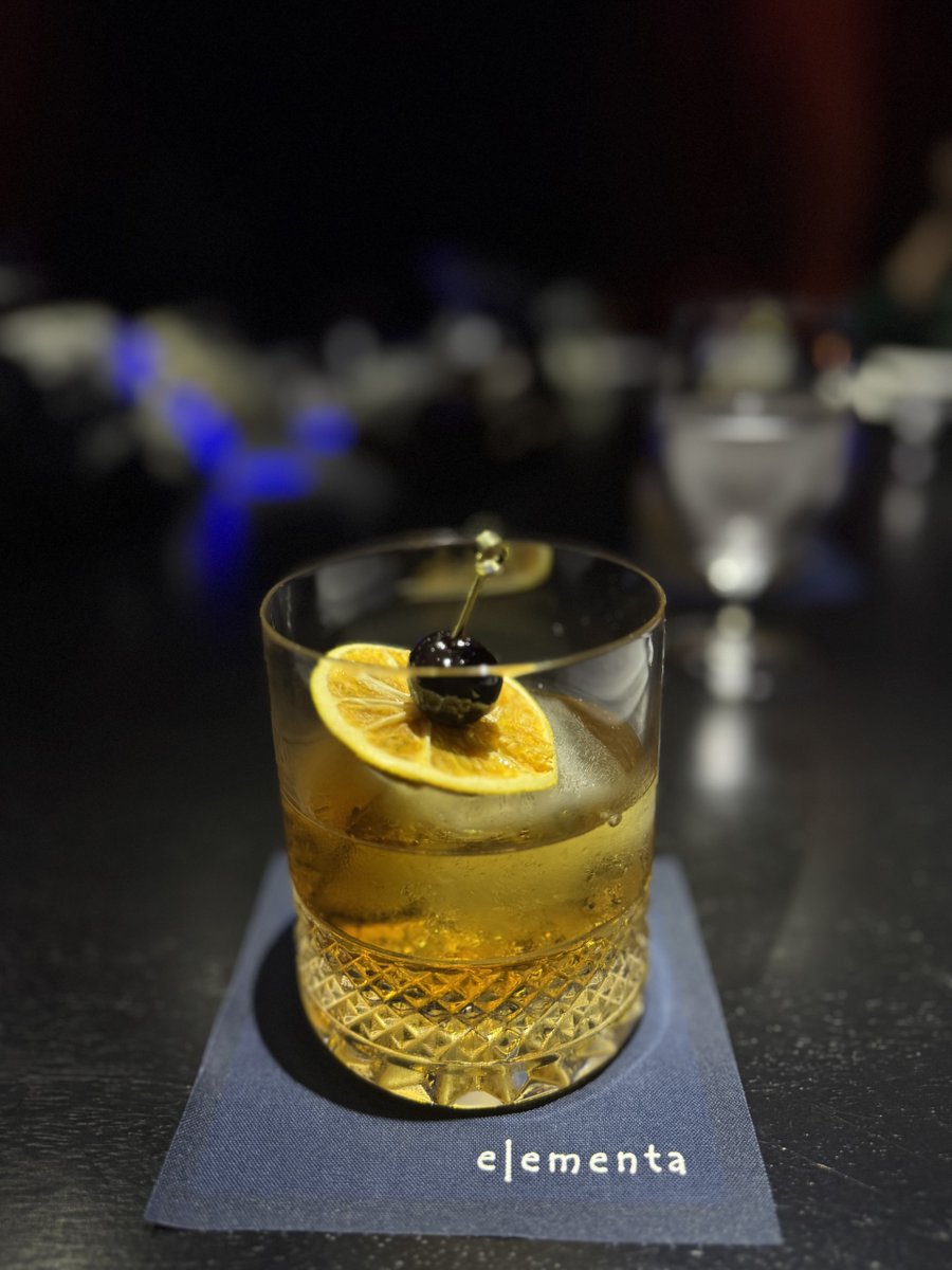 PalaCasino's tweet image. ✨️ Let the smooth sophistication of an Old Fashioned set the mood for pure relaxation. Your weekend escape awaits... 🍸
📸 @sub1imeful

#palacasino #elementa