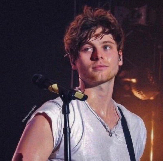 guiltybrina's tweet image. ningún varón va a poder superar lo que eran luke hemmings y harry styles a los 19 años