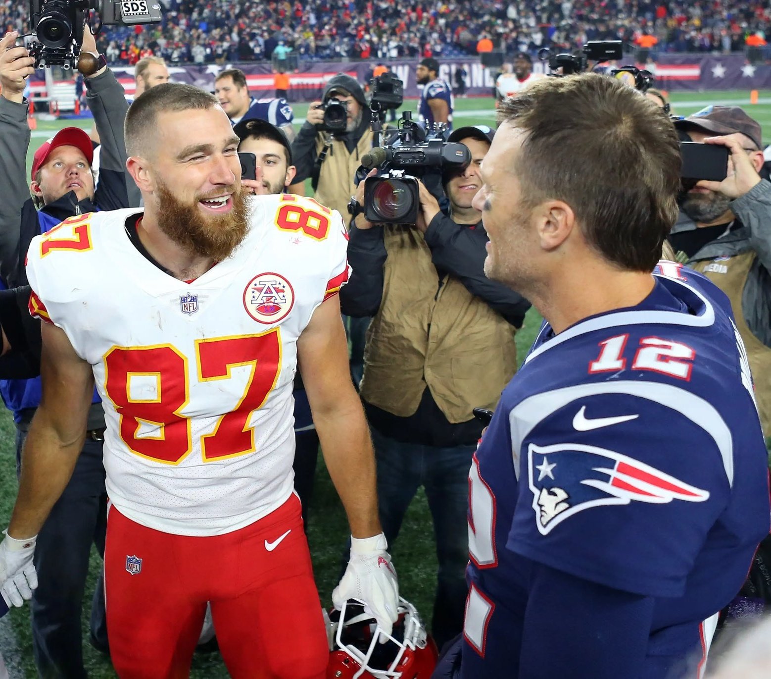 Travis Kelce Files Petition Urging NFL to Remove Tom Brady from FOX Broadcasts Over Critical Comments on Chiefs’ Referees — Sparks Heated Controversy! -baonhi123