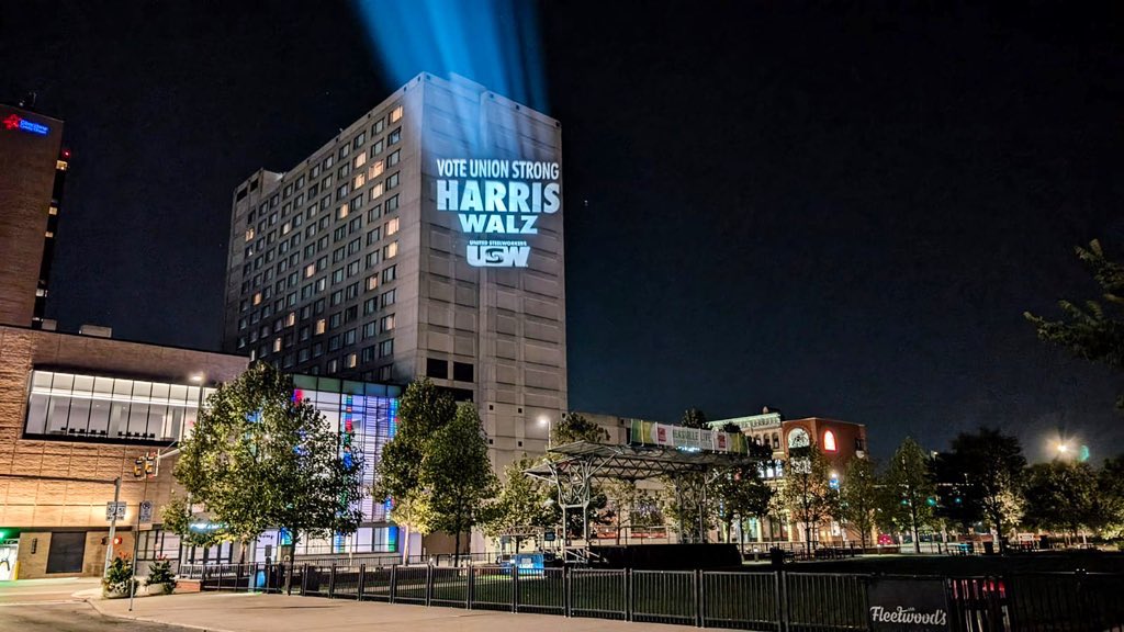 <a href="/steelers/">Pittsburgh Steelers</a> legend <a href="/JeromeBettis36/">Jerome Bettis</a> today in Pittsburgh, endorsing <a href="/KamalaHarris/">Kamala Harris</a>:

“I know this city and I love this city–we work hard to make things happen. No hot air. No bull. This is what defines the Steel City–and it’s the opposite of what Donald Trump stands for.”

🦇💡💪🏈