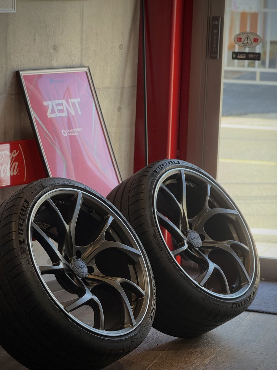 senshaoendan's tweet image. 10/21
#RAYS #VMF
✔︎ホイールセラミックコーティング

洗車応援団1周年プレゼント企画🎁
セラミックコーティングに当選された
お客様に施工いたしました！

マットに近いお色のカッコいい
ホイールでした！
脱脂と清掃を行い施工しております
触り心地、色味も仕上がりました✨…