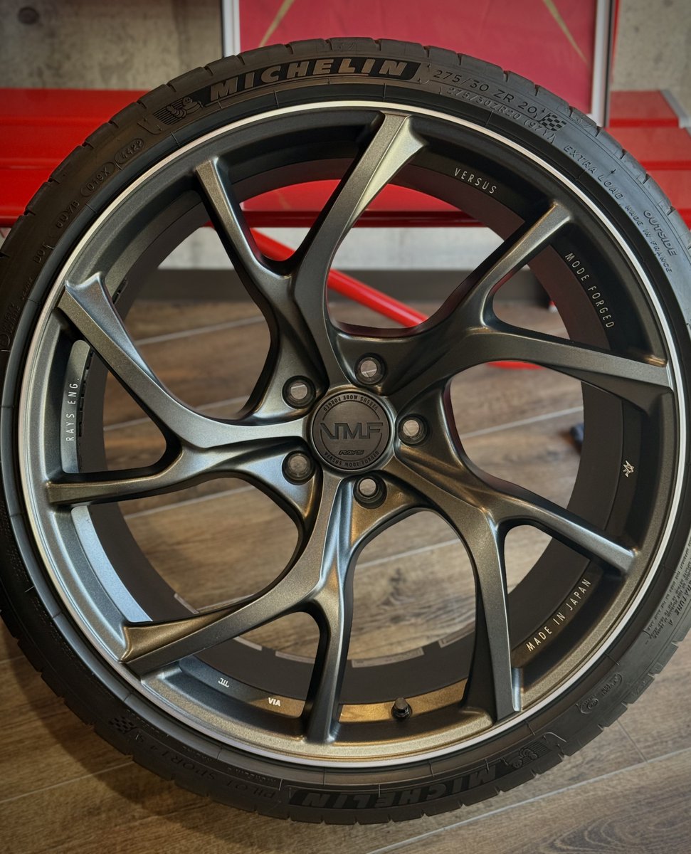 senshaoendan's tweet image. 10/21
#RAYS #VMF
✔︎ホイールセラミックコーティング

洗車応援団1周年プレゼント企画🎁
セラミックコーティングに当選された
お客様に施工いたしました！

マットに近いお色のカッコいい
ホイールでした！
脱脂と清掃を行い施工しております
触り心地、色味も仕上がりました✨…