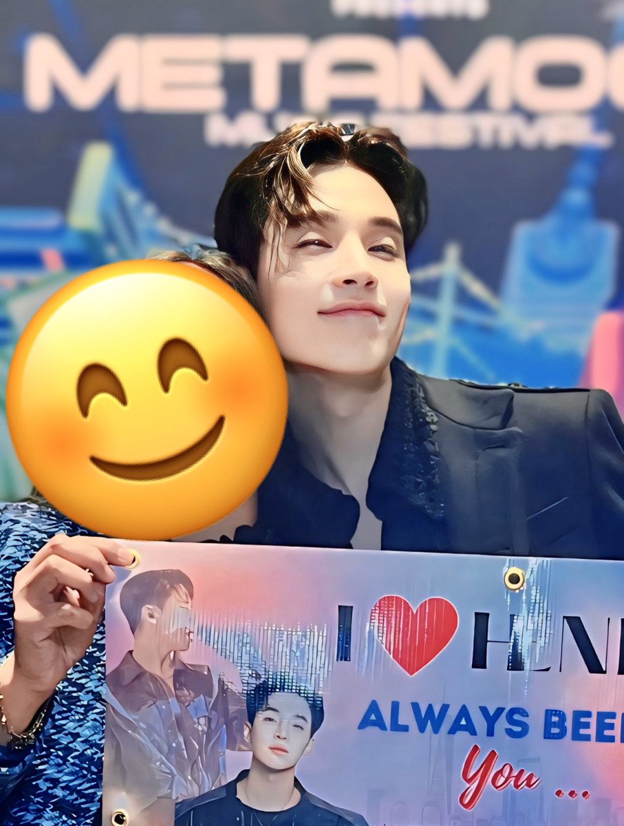 almingtx's tweet photo. #HENRY X #Metamoonfest
( Meet and Greet with the music genius @henrylau89 post performances at Metamoon Festival -Brooklyn, NYC 09.28.2024 )
Did you know that Henry’s Meet & Greet tickets @MetaMoonFest completely SOLD OUT? And am truly grateful that I did not miss such opportunity as #Henry definitely raised the bar for fan interactions. Because of this, I’ll be more discerning when considering future concert benefits and will most likely have second thoughts about spending extra on perks unless the artist is Henry.
It's also good to note that event organizers, promoters, producers or entertainment companies
should adapt the new 'genuine fan-centric experience" prototype made by the #metamoonfest and #HenryLau during M&G event.
Here's how Henry and Metamoon demonstrated and achieved the fan-first mentality during the festival at NYC:
•The wristband and lanyard distribution process was fast, smooth and hassle-free.
• The Metamoon staff used the fans' own mobile phones for the one-on-one photos with Henry, eliminating the need for a photography studio.
•Each M&G ticket holder received four photos or snapshots with the artist, ensuring a personalized experience.
•Henry went beyond just being accommodating ; he actively encouraged fans to strike fun, cute, wacky poses with him.
•Fans were allowed to interact freely with Henry—handshakes, casual short chit-chats, and almost all kinds of feel good trolling🤣, funny, or joyful poses were welcomed.
•There were no bodyguards or strict staff restricting the interaction, creating a more relaxed, well behaved vibe and atmosphere.
•The Metamoon staff and Henry himself didn’t rush or push fans away before or after the photo session.
•Every fan with a Meet & Greet ticket received a large autographed poster of Henry, without the need for a lottery system.
#헨리 #HENRY #artist #HenryLau
#Henry
#LiuXianhua #创引 #刘宪华
#劉憲華 #multitalented
#MONSTERENTERTAINMENT #henry #musician #talent #henrylau
#multiinstrumentalist #musicgenius