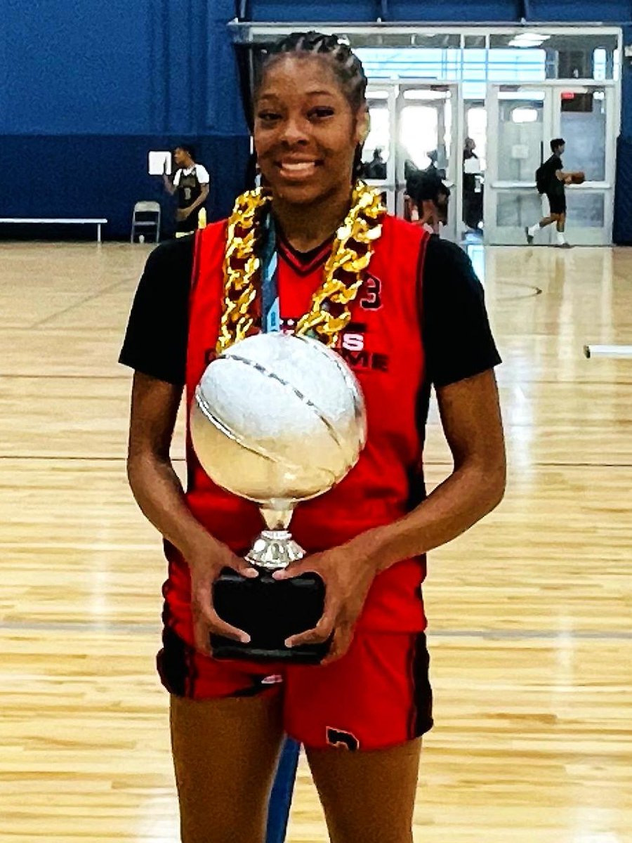 A huge congratulations to the 17U Illinois Game Time Elite girls' team for wrapping up the fall season with an impressive tournament victory! 

We also want to give a special shoutout to our fall season Co-MVPs, Hayven Harden #3 and Monique Nkwogu #13—well done! ⭐️⭐️⭐️⭐️⭐️