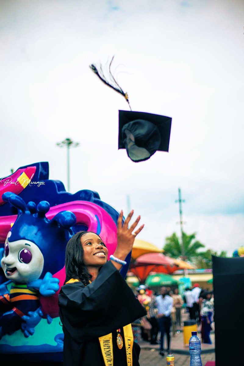 Cher jeune,
Chère jeune,

Lorsque tu termines tes études, N’oublie pas que tu entres dans un monde compétitif et évolutif. 

En plus de ton diplôme, acquiers des #compétences.

Tes diverses formations certifiées , tes stages, tes soft skills…constitueront une plus-value et te