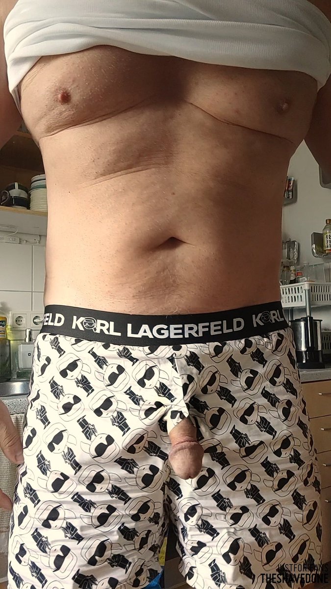 theshavedone67's tweet photo. For those with a #fetish for #shorts #boxers #boxershorts #big #chest #bigchest #huge #pecs #hugepecs #bodybuildingguy #massivemanhood #bodybuilding #shaved #muscles #karl #shavedmuscles #cock #dick #penis https://t.co/4qXHgEMAIe