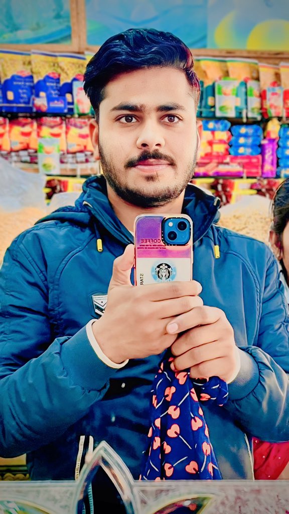 INDIABHARATRESU's tweet photo. तुम मुझे जैसा देखो वो नज़र तुम्हारी है

तुम मुझे जैसा समझो वो सोच तुम्हारी है..! https://t.co/WlHIlT7sn1