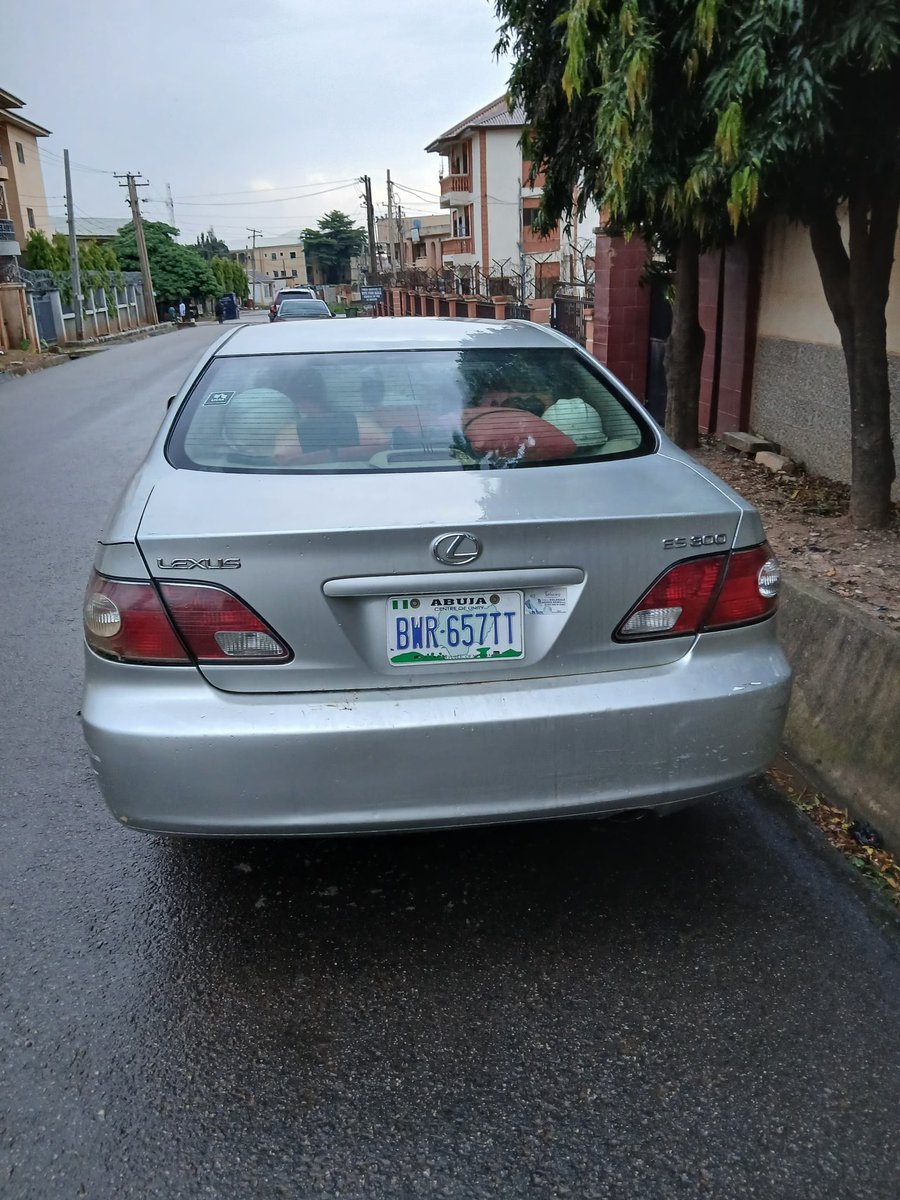 Abj_Auto_cars's tweet photo. FOR SALE💼‼️
Super clean Lexus ES300 2005 model with original custom duty for just 🎀₦4,700,000

✈️ Nationwide delivery available
📍Abuja

☎️09112199464
🗨️08052712169
#lexus #Es300 #NigerianCars #NigerianAutomotive #CarLovers #AutomotiveIndustry #CarIndustry #AutoMarket #CarNews https://t.co/AK1CnwGsGJ
