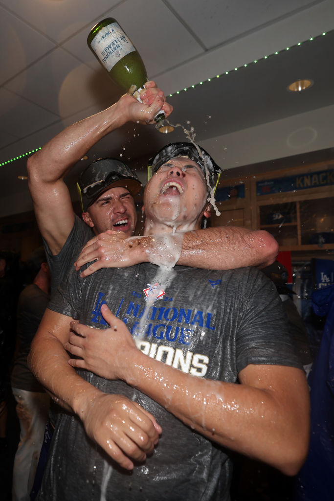 ワールドシリーズ進出を決めた #ドジャース ‼️

シャンパンファイト🍾では #大谷翔平 選手の背後から #ジャック・フラハティ 投手が奇襲👀

顔面にシャンパンを浴びました🤣🤣

写真：Getty Images

#ShoheiOhtani #Shotime #Dodgers #LetsGoDodgers