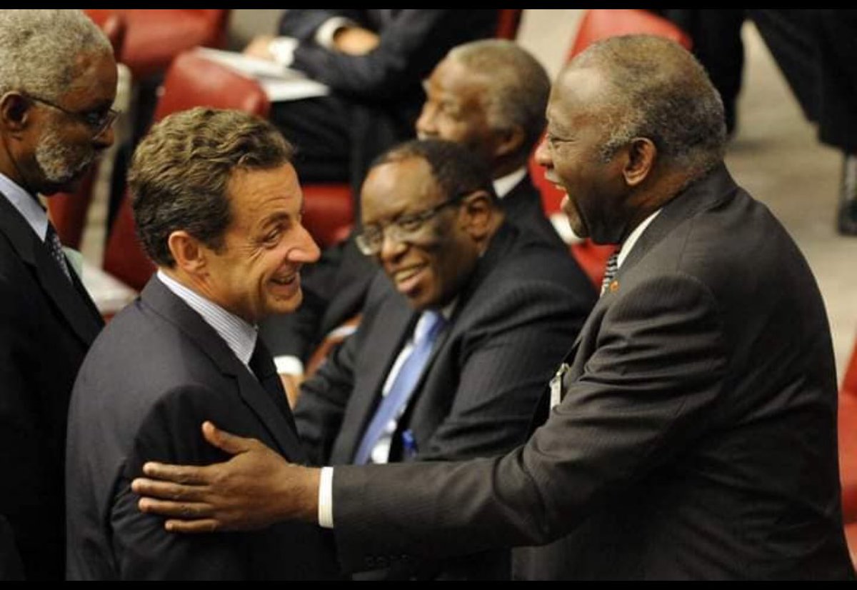 One_Alasco's tweet photo. 🚨🚨💢 Le même Sarkozy qui rit avec le président Gbagbo quant il était au pouvoir ,est le même Sarkozy qui a bombardé le palais de la présidence ivoirienne et arrêter le président Gbagbo. 

💢Ceux qui sont curieux de savoir à quoi Satan ressemble,voilà un exemplaire ici (Sarkozy) https://t.co/rw2aokPs2T