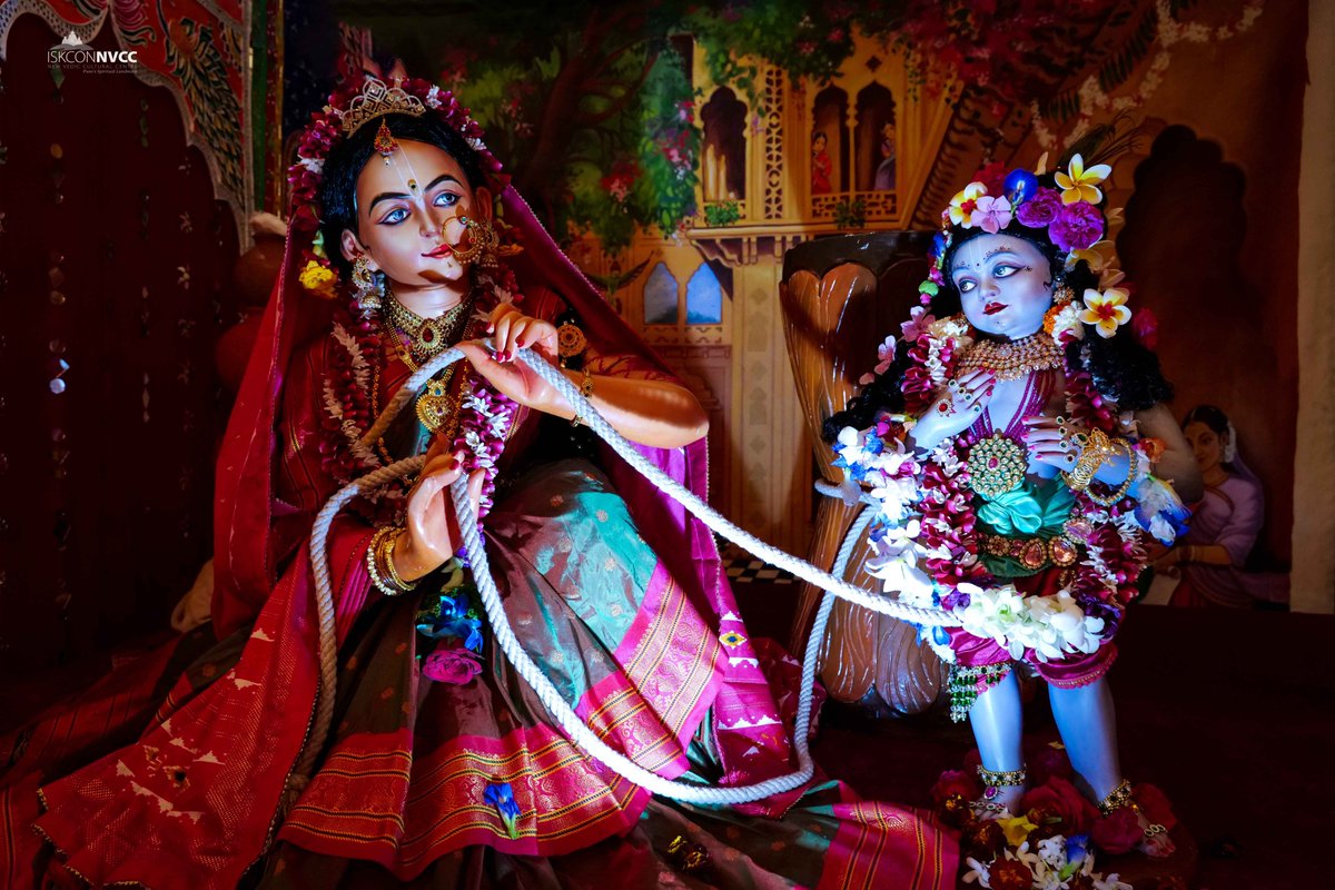 ISKCONPune's tweet photo. 🙏🏽Today's Darshan 📿 🗓21-10-2024🙏
🌷Yashoda Damodar🌷
🚩@ISKCONNVCCPune🚩
.
.
#Kartik #OfferDiyaToKrishna #KartikMonth
#Kartik2024 #DamodarMaas #Kartikmonth
#Damodarmonth2024
#ISKCONNVCC #ISKCONPune #ISKCONNVCCPune #ISKCON #21stoctober #21stoctober2024 #Monday
#Harinaam https://t.co/DTNlAd99pd