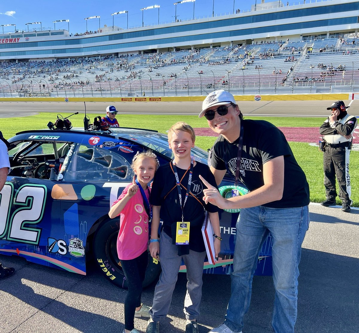 In the midst of life’s highs and lows you sometimes run into the greatest of humans. Huge thank you to <a href="/_TommySimpson/">Tommy Simpson</a> for making our weekend absolutely unforgettable and refilling that autograph book once again. 

Thank you to Tommy and <a href="/SSGLR0708/">SS GreenLight Racing</a> for everything! 
#SouthPoint400