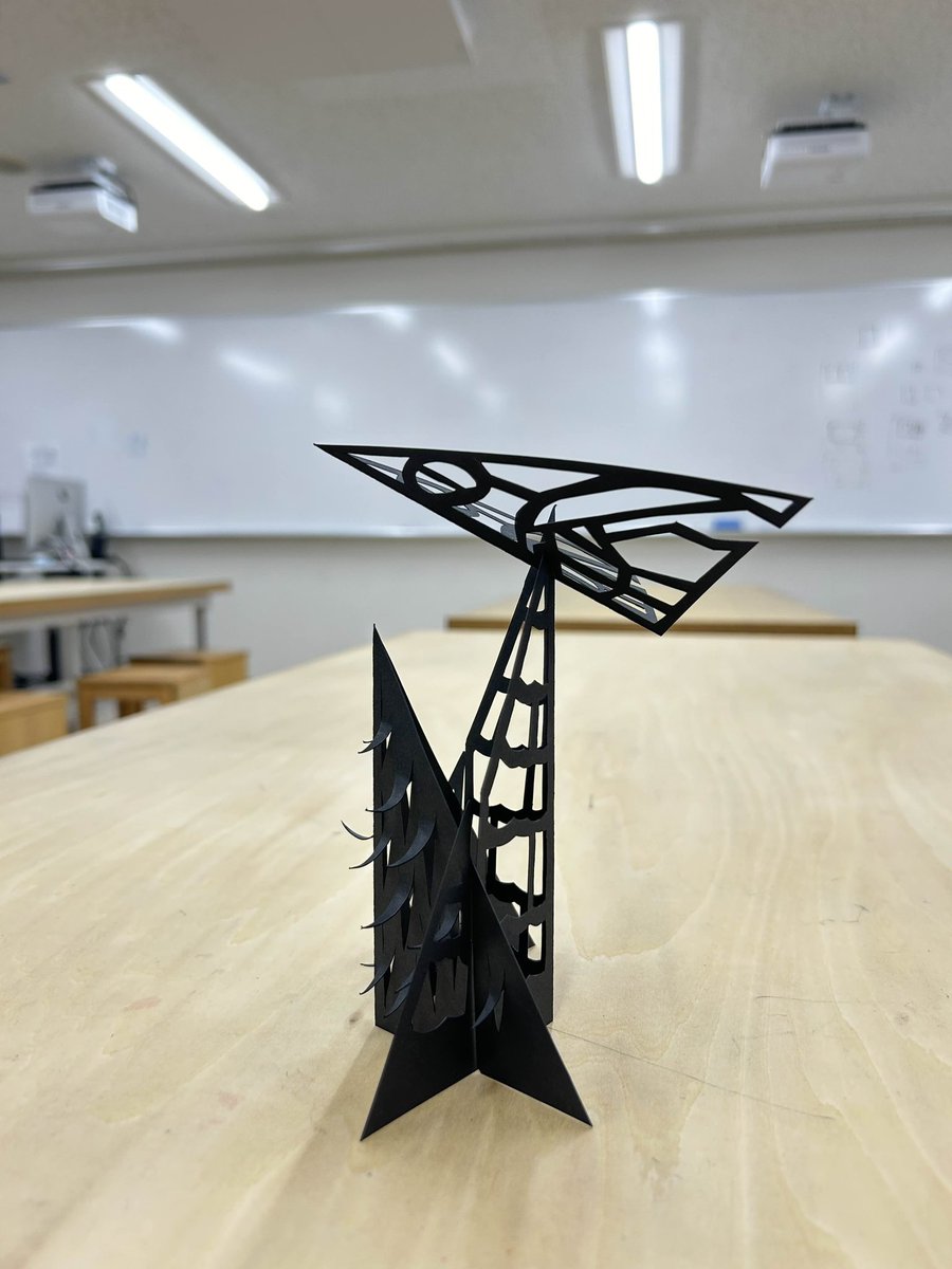 agworks366's tweet photo. 【本日の作業風景】
一年生作の紙製オブジェの確認中！

展示会当日、3枚の紙で作られたオブジェが並ぶ様子は圧巻です！📃🫨

#ag日記 
#日本電子専門学校
#グラフィックデザイン科
#専門学校
#+touch展 https://t.co/FbBbxyv7yp
