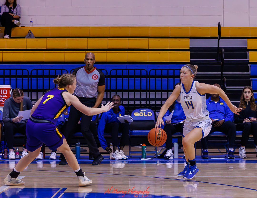 aragorn1957's tweet image. One afternoon, three sports.... Best deal in town for under $15.00.  Toronto on a Budget 101.  OUA rugby, field hockey and basketball
#OUAsports, #universitysports #sports #sportsphotography #toronto #rugby #fieldhockey #womensbasketball