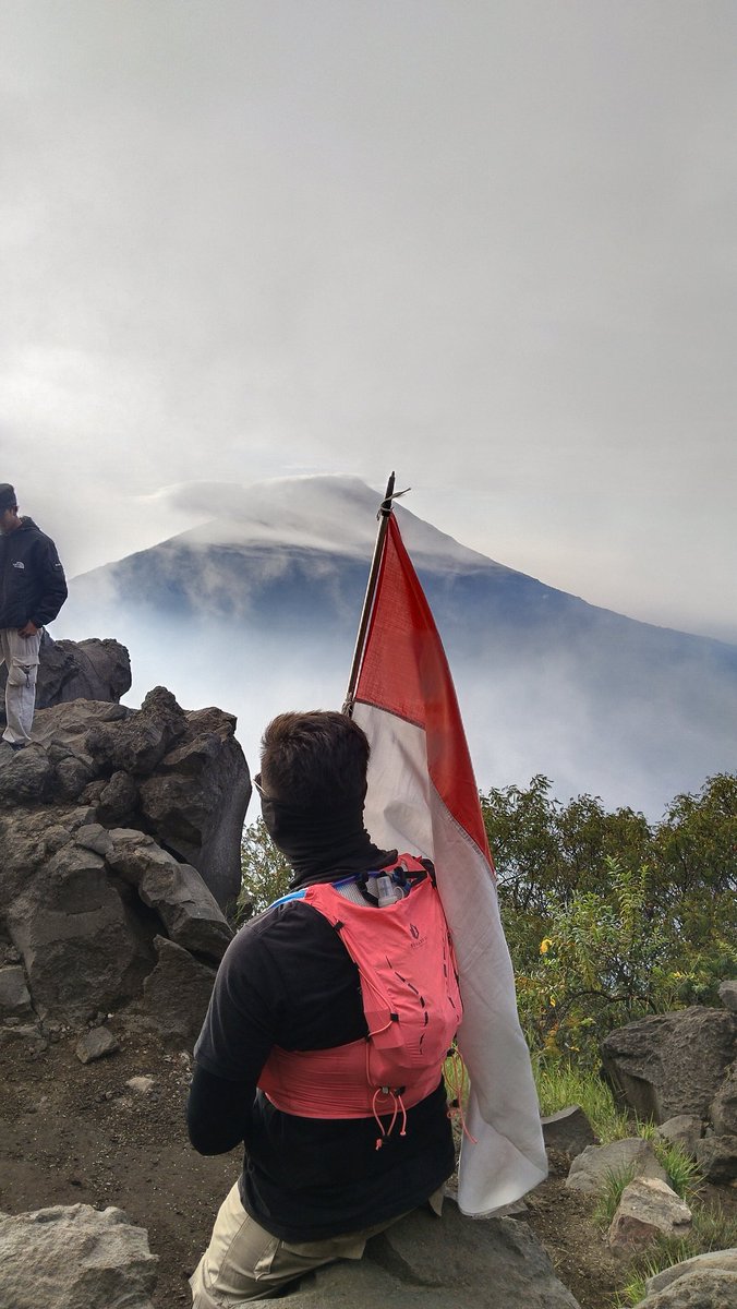 Lihat Gn Sumbing dari Gn Sindoro