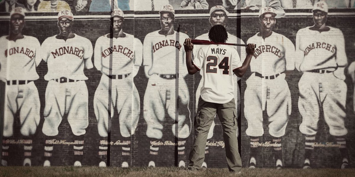 ImagesJordon's tweet photo. Legends are not born they are made. 
@Showtime13E pays homage to the KC Monarchs legends.
#kcmonarchs #negroleaguebaseball #seniorpicture #seniorpics #kcphotographer #williemays 
Photos by @ImagesJordon https://t.co/jaJ0GuNMDq
