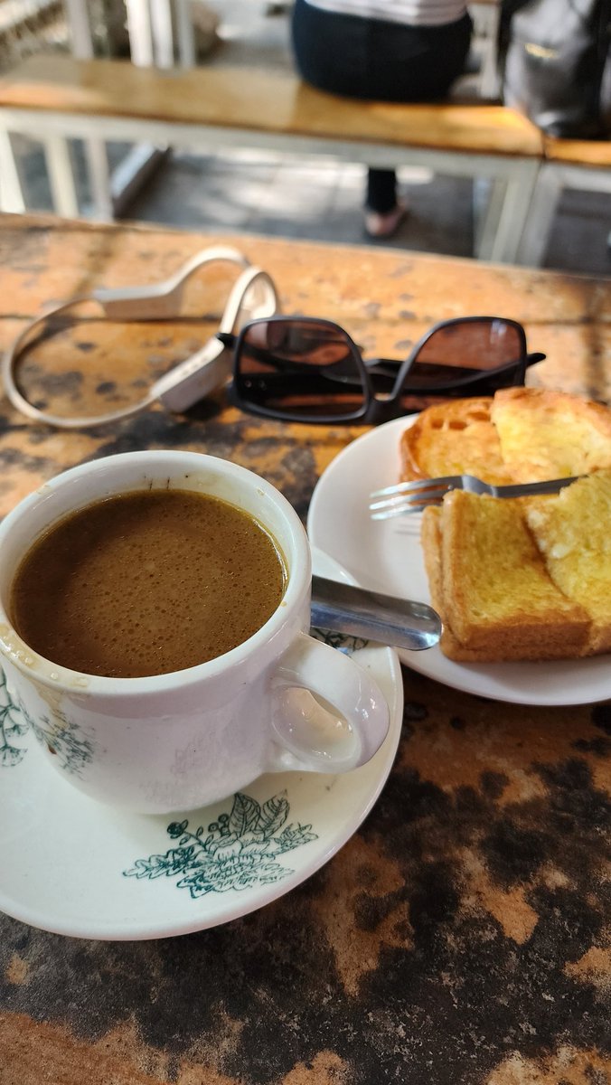 poggy_'s tweet photo. menikmati slow living di Solo...

(mergo off day wae..🤣)
@samull kapan jogging mrene? https://t.co/Y9G2Rv06j2