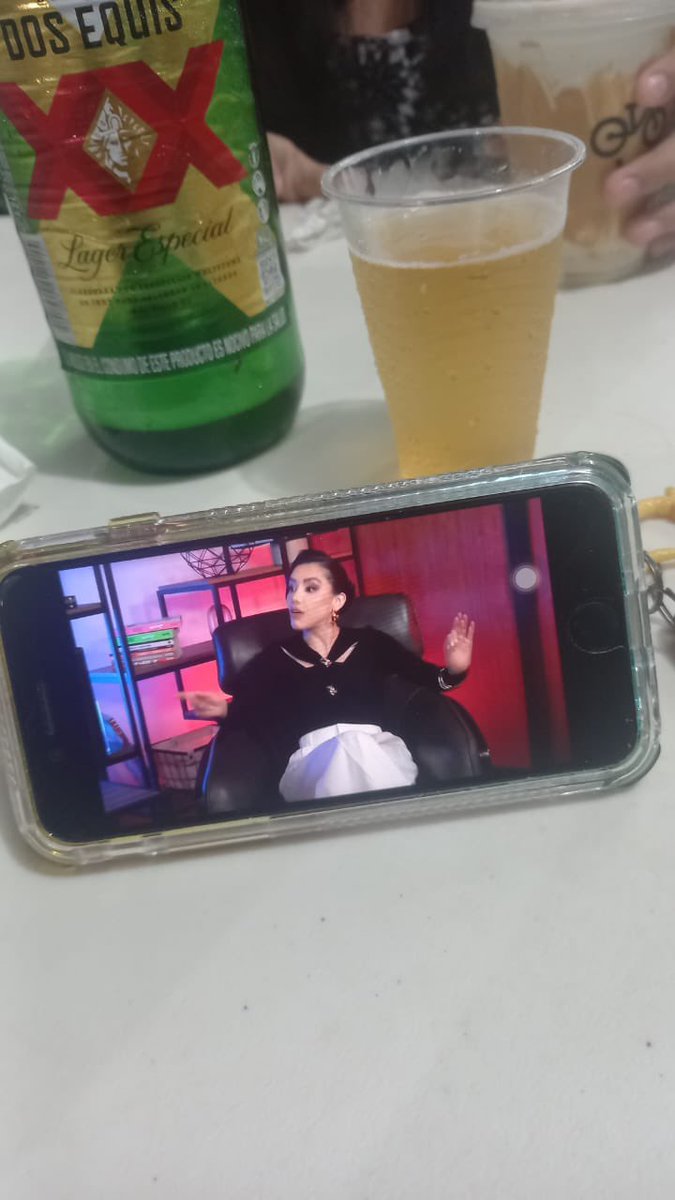 NarcisCanseco's tweet photo. Y tu eres fan de la @karimepindter_ ?  Pues: en la pedita pero viendo a la Matrioska 💙🐩  #KarimePinder https://t.co/BuFkHkIt75