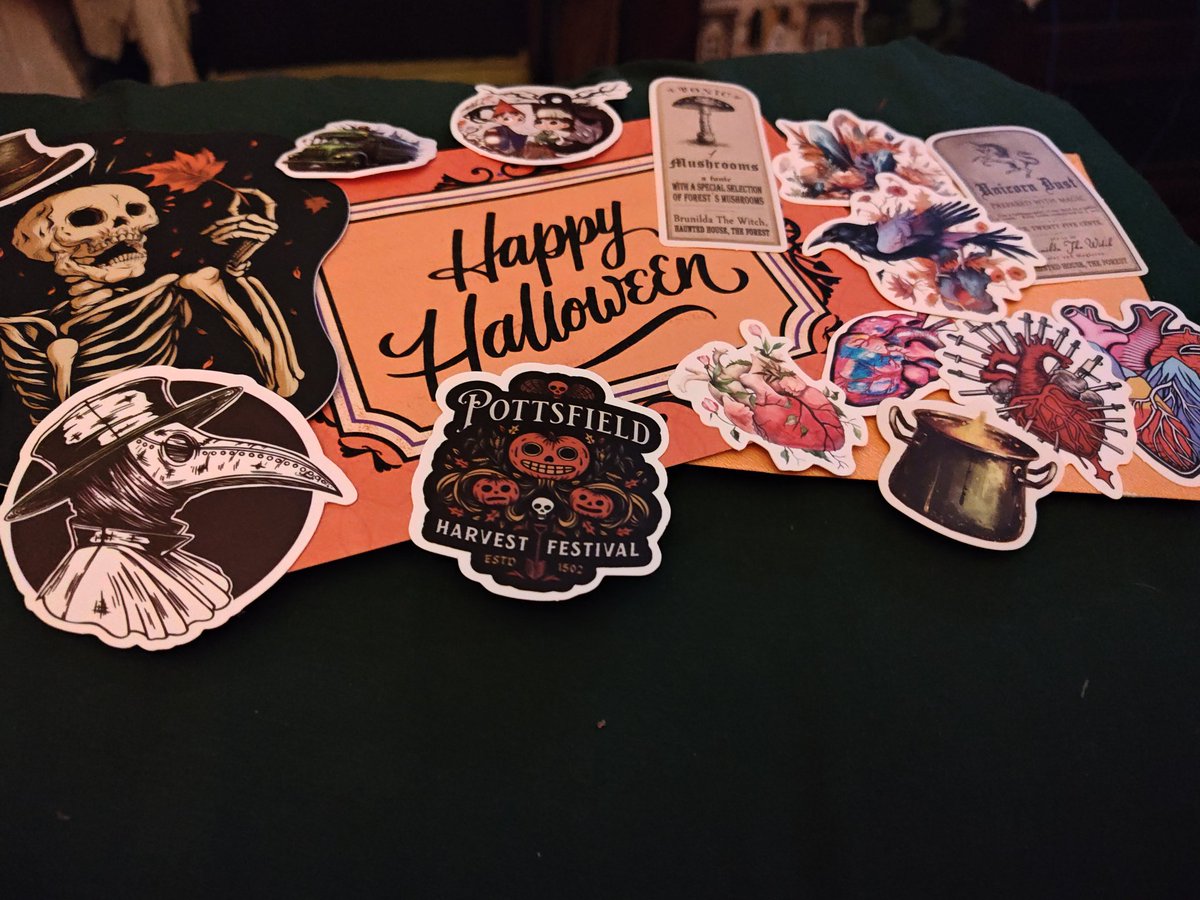Thank you so much lovely <a href="/ColleenDonald25/">Colleen 💗 #Hannibal 🎃🦌🔪</a>! This made my day!!! #HappyHanniween #FannibalMail 🎃🕷️🔪